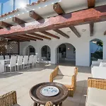 Villa Bianca With A Heated Swimming Pool