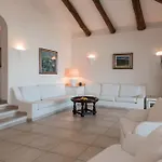 Villa Bianca With A Heated Swimming Pool