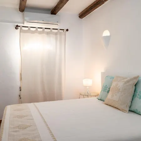 Bianca With A Heated Swimming Pool Golfo Aranci