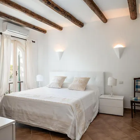 Villa Bianca With A Heated Swimming Pool Golfo Aranci