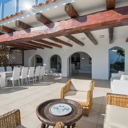 Villa Bianca With A Heated Swimming Pool