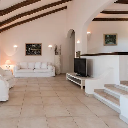 Villa Bianca With A Heated Swimming Pool