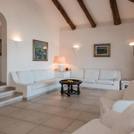 Villa Bianca With A Heated Swimming Pool